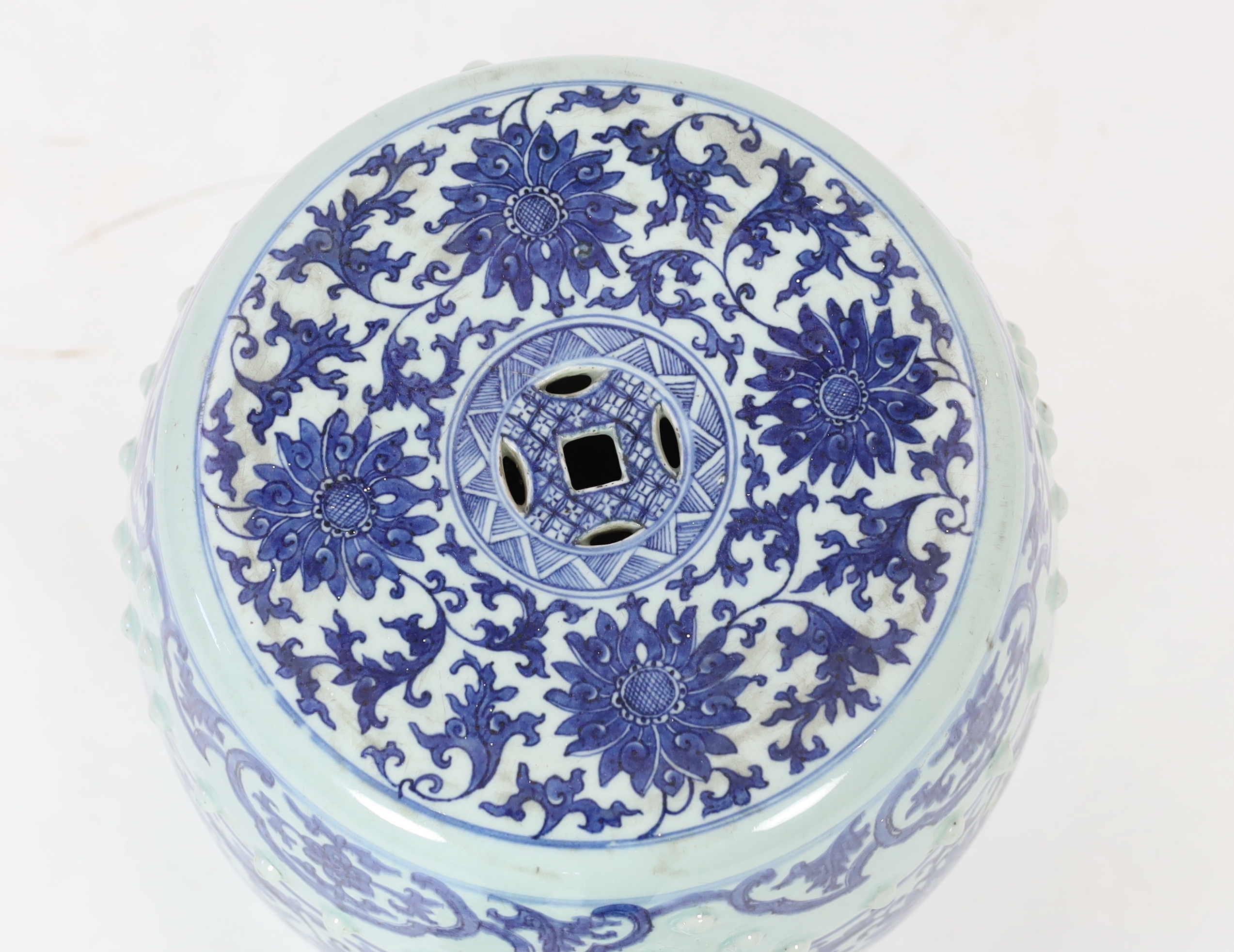 A Chinese blue and white porcelain stool, 19th century